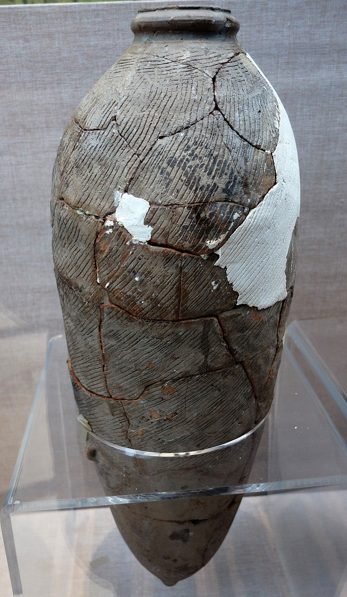 ***_***小口尖底瓶,新石器时代·王墓山下类型,距今约6200-6000年,清