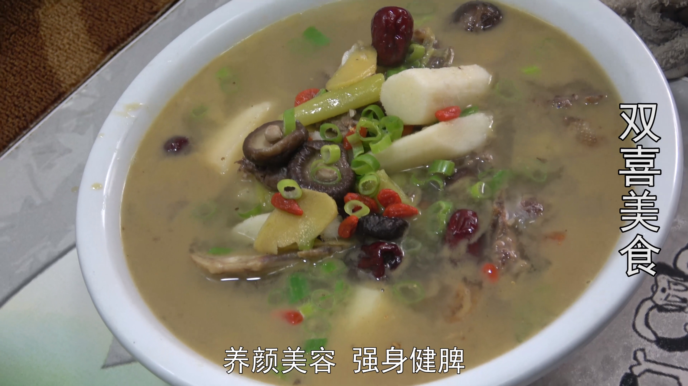 实拍炖鸽子汤全过程,从切肉到出锅,告诉你怎么炖才又鲜又营养!