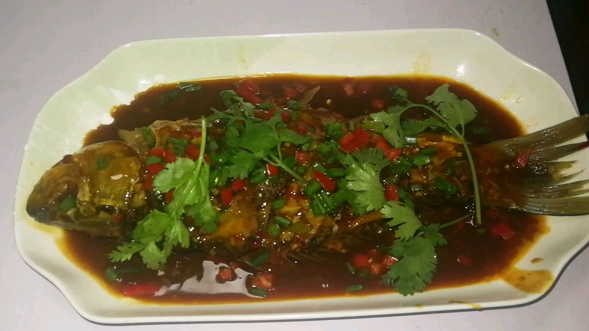 老五分享私房菜红烧鱼的做法,内含煎鱼不破皮的秘诀