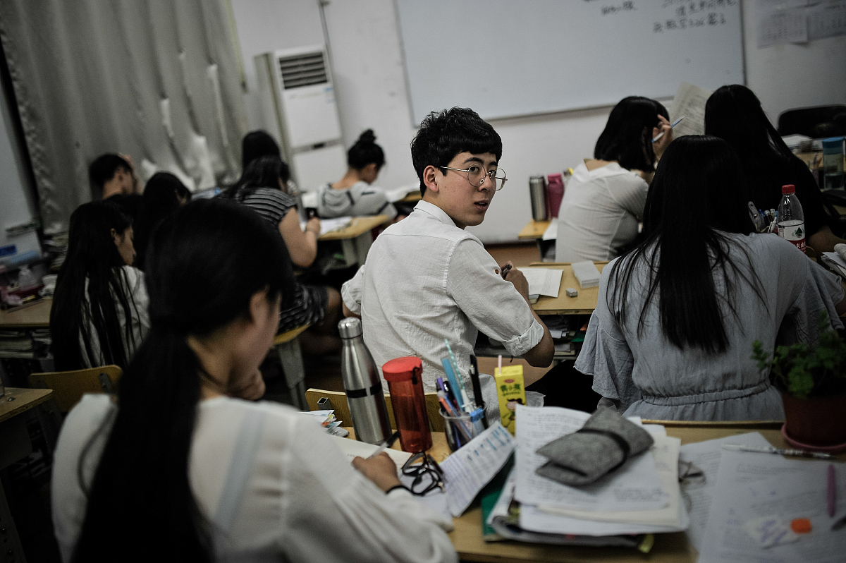 贵阳航空学校招生条件及对象：培养航空人才的摇篮