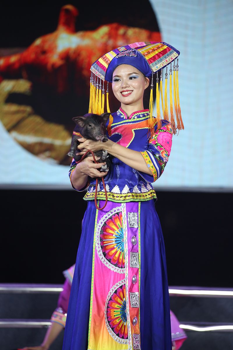 写一份直播方案要素如下：1开场白要感人2嘉宾是夏海生3产品是空气净化器4直播方案要完整5000字5直播时间30分钟6直播气氛活跃