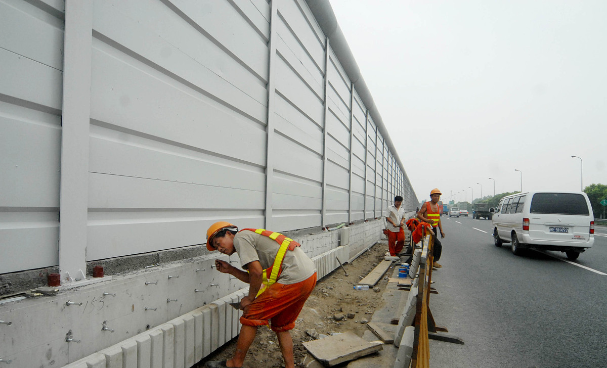 道路交通全封闭声屏障概述：设计、建造、效果评估及应用