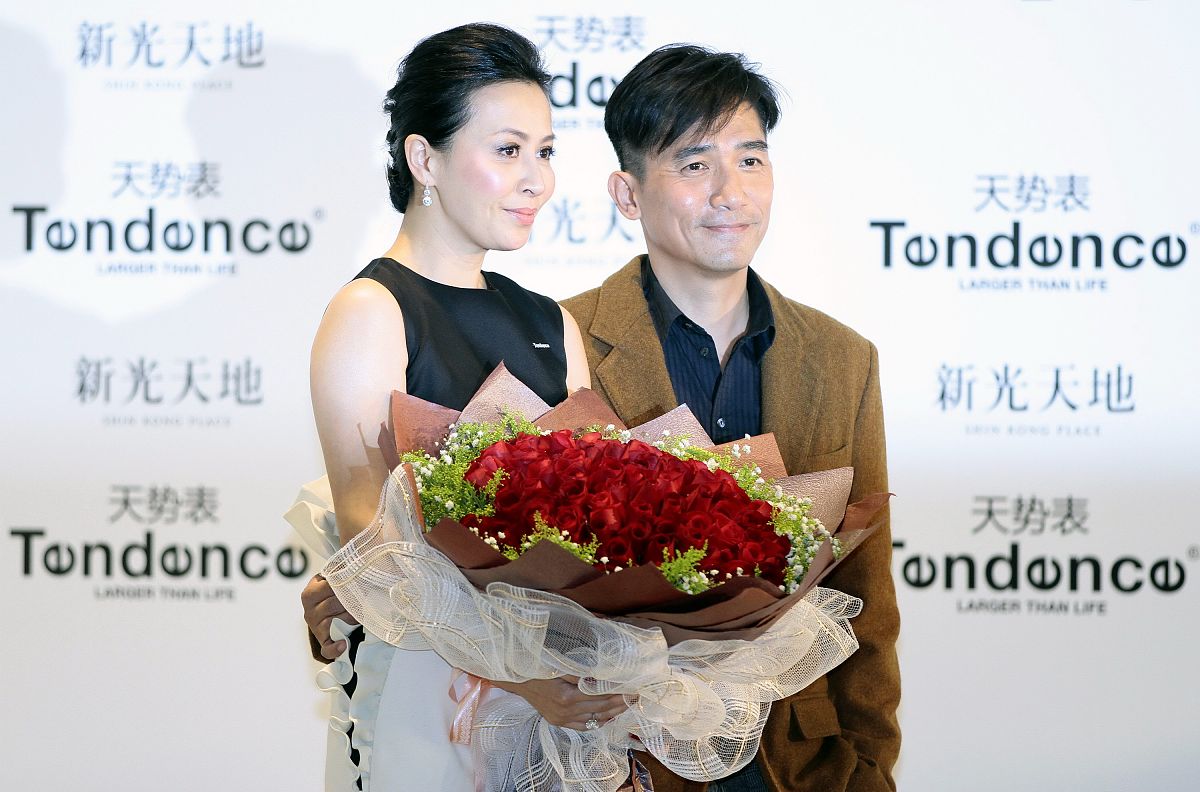 2011年11月3日,北京,明星代理的某著名腕表品牌在北京开店.梁朝伟,刘