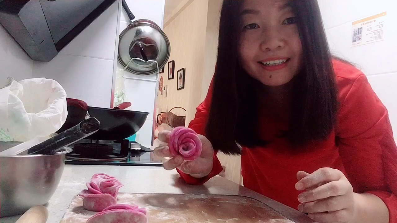 童童妈妈第一次做玫瑰花馒头,很成功。干货详细分享,一学就会!