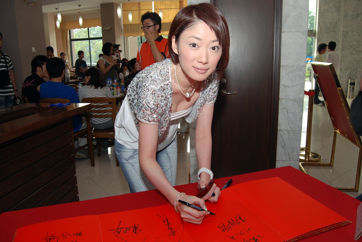 (摄影师要求:禁止网站下载,谢谢合作)    2007年7月17日,上海,电视连