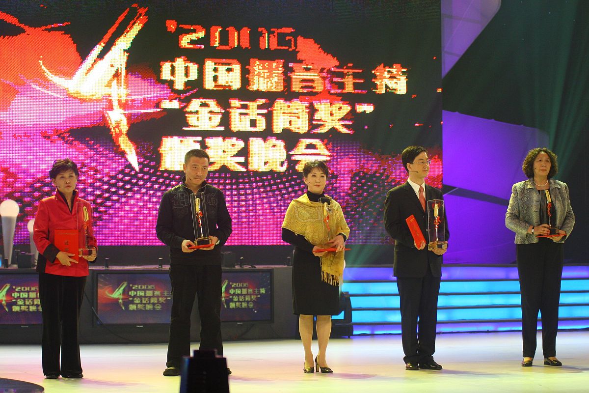 舞台星光闪耀，口才魅力绽放：XX主持人大赛选手精彩点评