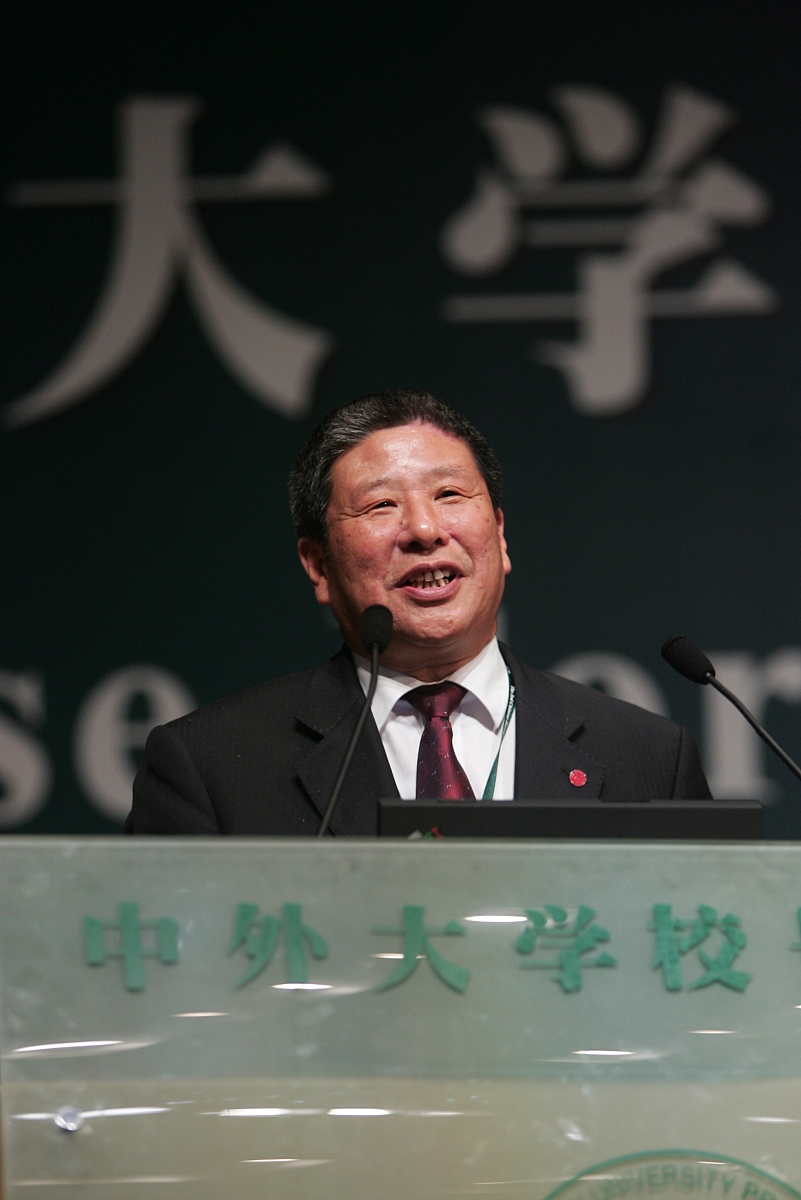 2006年7月13日,上海,第三届中外大学校长<strong>论坛</strong>,中国人民大学校长纪宝成
