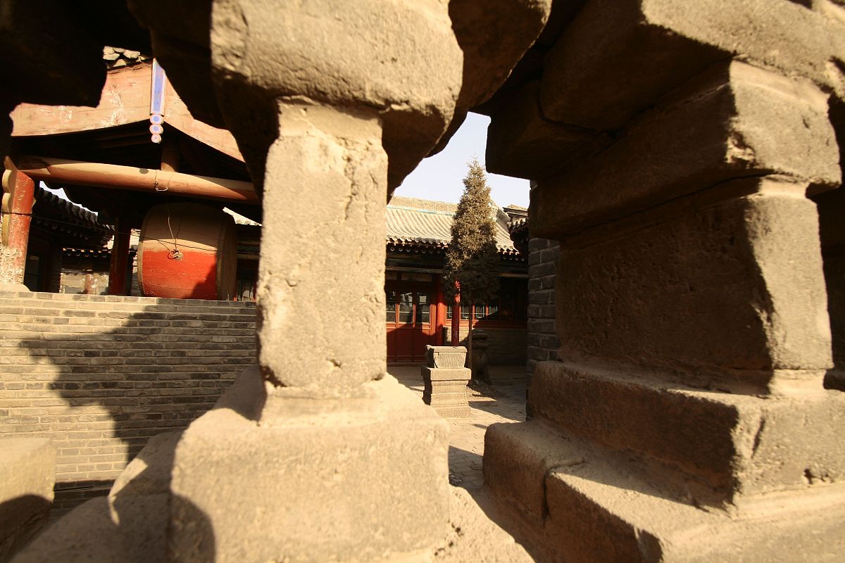 ***_***图为辽代文化遗址东关华严寺.+++_+++转型期,山西,大同,公交站