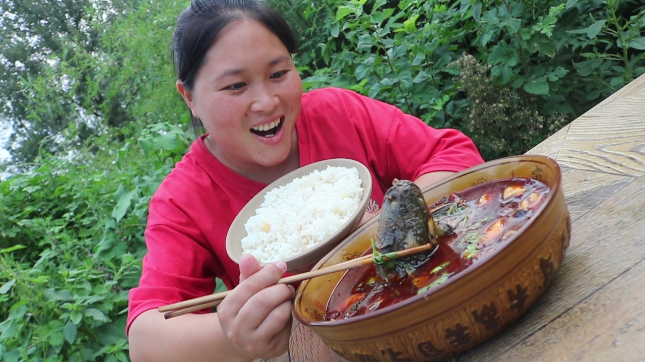 胖妹做香辣藤椒鱼,满满一大盆,超下饭,吃得满头大汗,太过瘾了