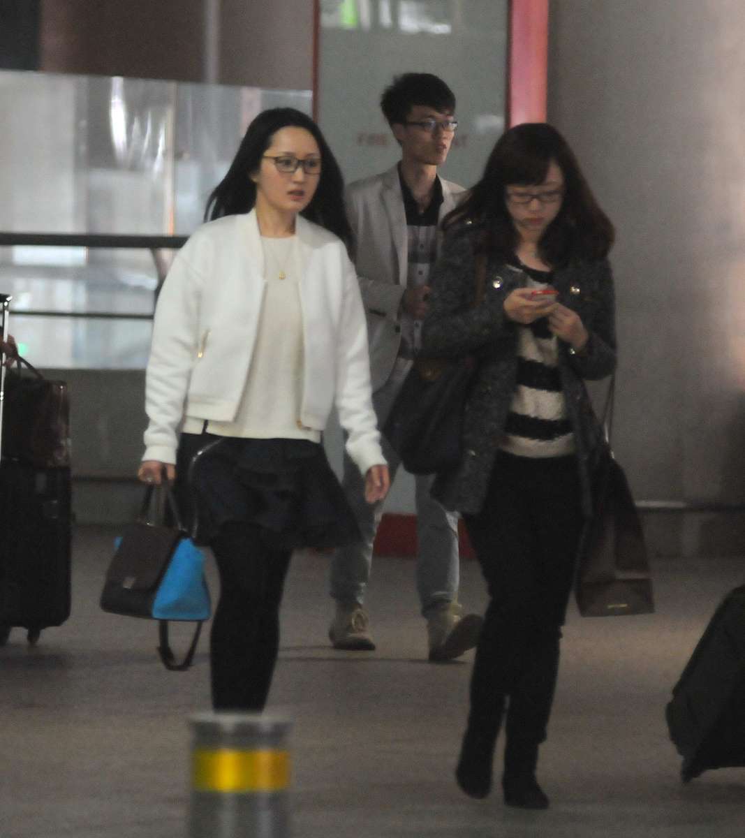 根据相关人物事件以分手26年后 出狱的赖文峰早已结婚生子 杨钰莹为何还没嫁人为题写一篇2000字左右的文章原创90。