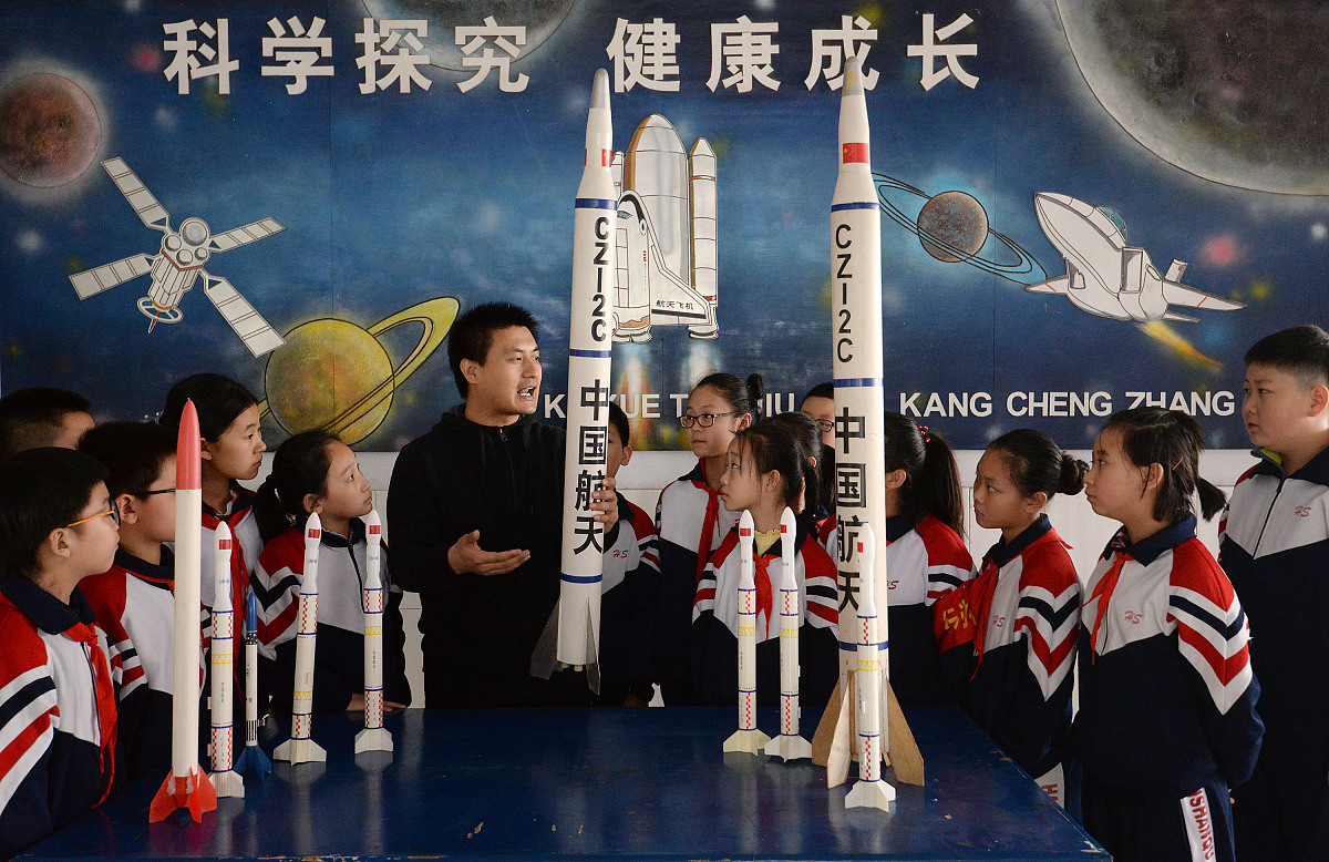 童心探太空，梦想启航程：小学低年级航天主题德育活动课程开发