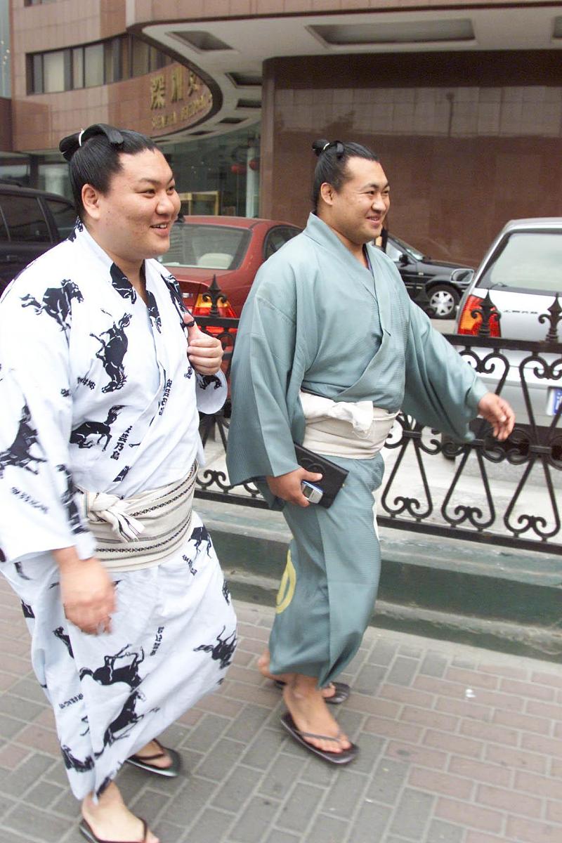 2004年6月7日,在北京结束了中国公演的日本大相扑抵达上海.大相扑走出