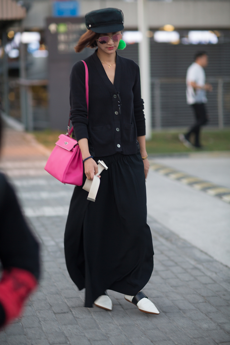 牛仔裙可以配乐福鞋吗 黑色乐福鞋配牛仔裙好看吗