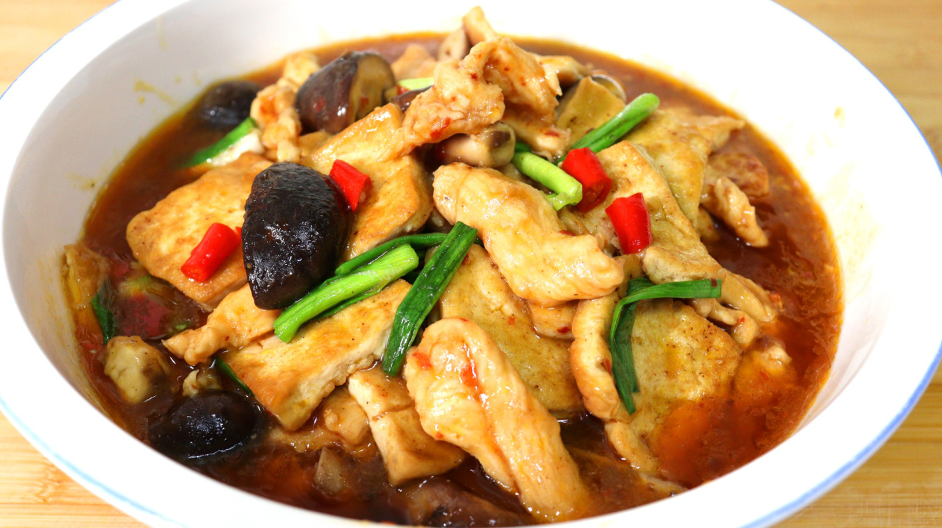 鸡肉加豆腐,这种方法我还是第一次做,滑嫩入味汤汁鲜美,太香了