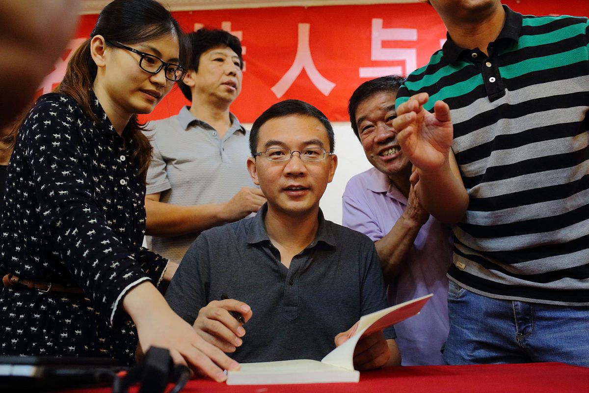 我的论文题目是雷沛鸿在西江学院实践研究我希望你以历史学硕士的身份写一段1945年雷沛鸿在西江学院的实践研究