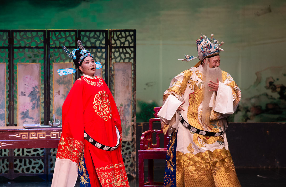 黄梅戏《女驸马》：传奇故事，巾帼英雄