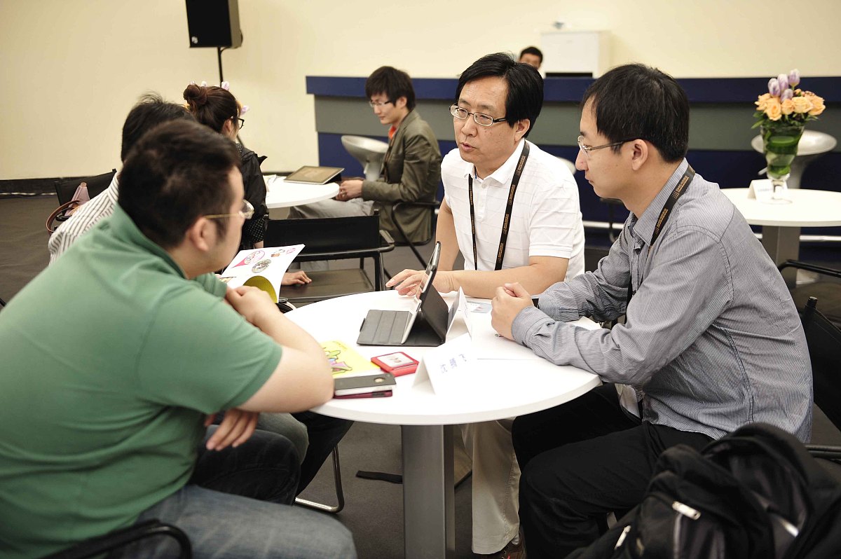 体育硕士论文专家访谈指南：如何选择和联系专家