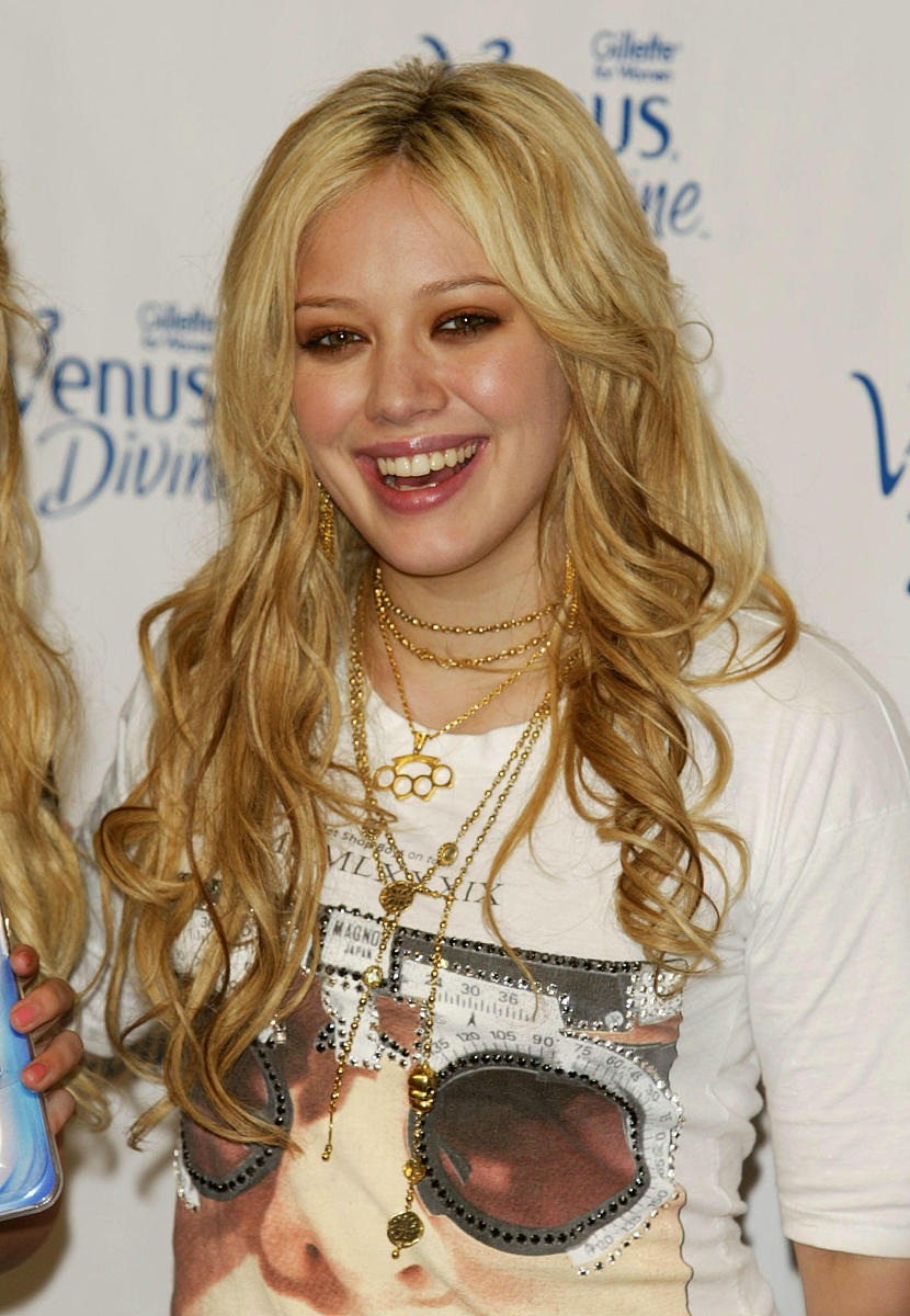 2004年7月28日,纽约.双胞胎美女海莉·杜芙(haylie duff)和希拉莉·杜