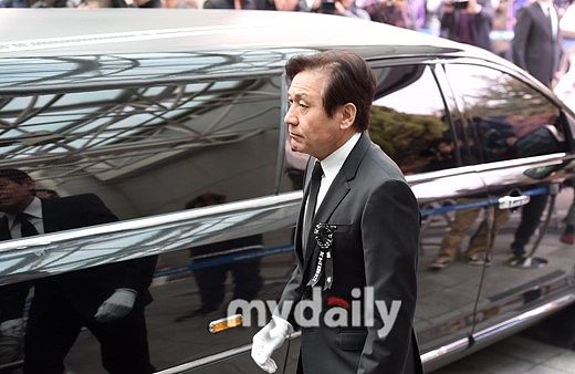 007 的含义：MI6 特工代号与詹姆斯·邦德