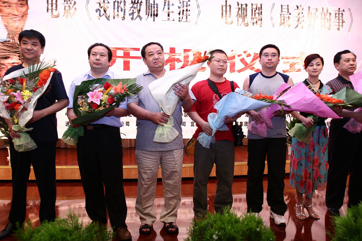 请根据时间：2023年6月7日〝第六期金种子项目组结业典礼圆满结束地点：二教出席人员：黄子涵老师第六期保育员及小种子这几个要素撰写一小段通讯稿内容请自行填充内容。