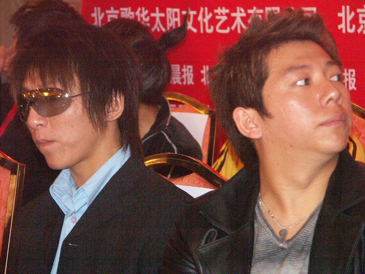 2004年3月4日,下午2点,第11届中国歌曲榜宣传活动在北京华侨大厦举行.