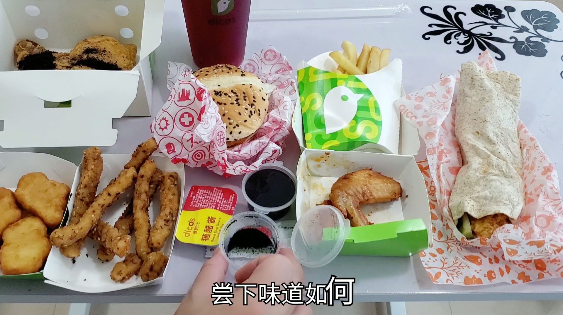 外卖100元“德克士豪华炸鸡套餐”,新品黑金霸王手枪腿太奇怪了