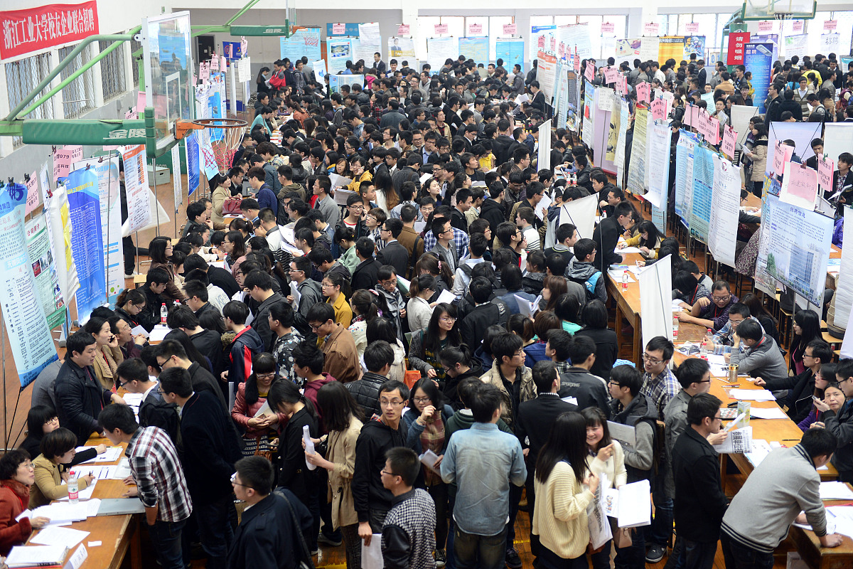 重庆护理学校护理专业就业方向分析：前景广阔，多领域选择