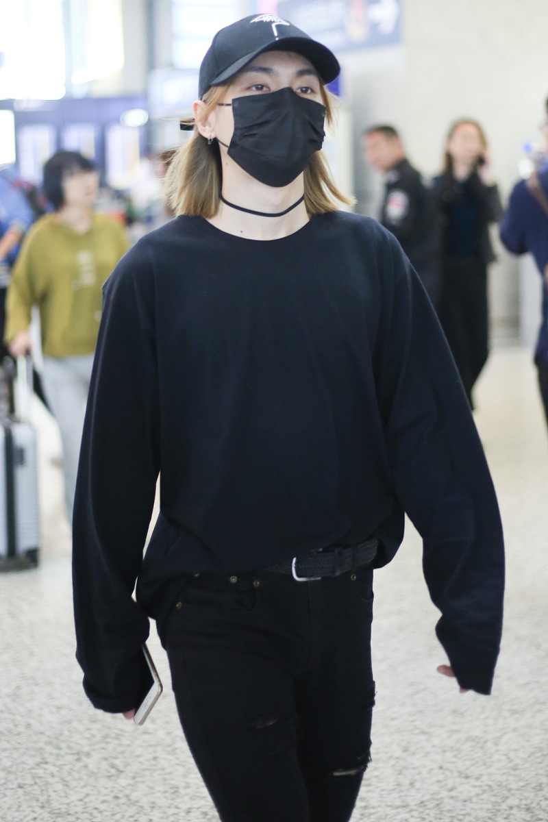 卢本伟：从游戏主播到网络红人，幽默风趣征服百万粉丝