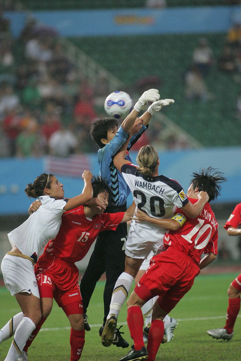2007年9月11日,中国成都,2007女足世界杯b组小组赛,美国2-2与朝鲜队战