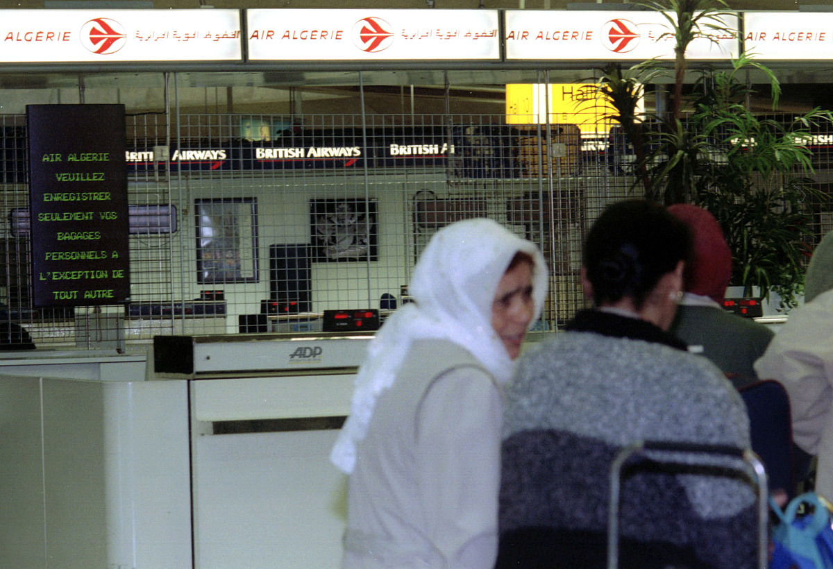 hukumannya menyukai lambang agama lain dalam islam