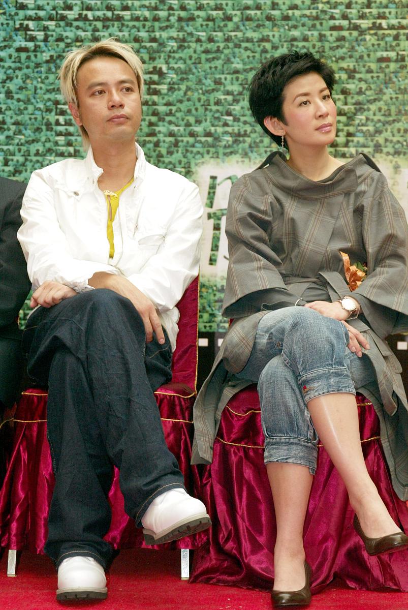 2004年2月22日,李克勤以及两位准影后吴君如和林嘉欣一同出席「艺术因
