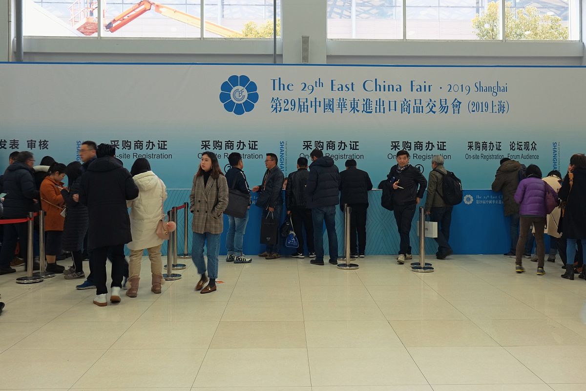 写一封全英文的自我介绍信申请香港中文大学国际传媒管理硕士