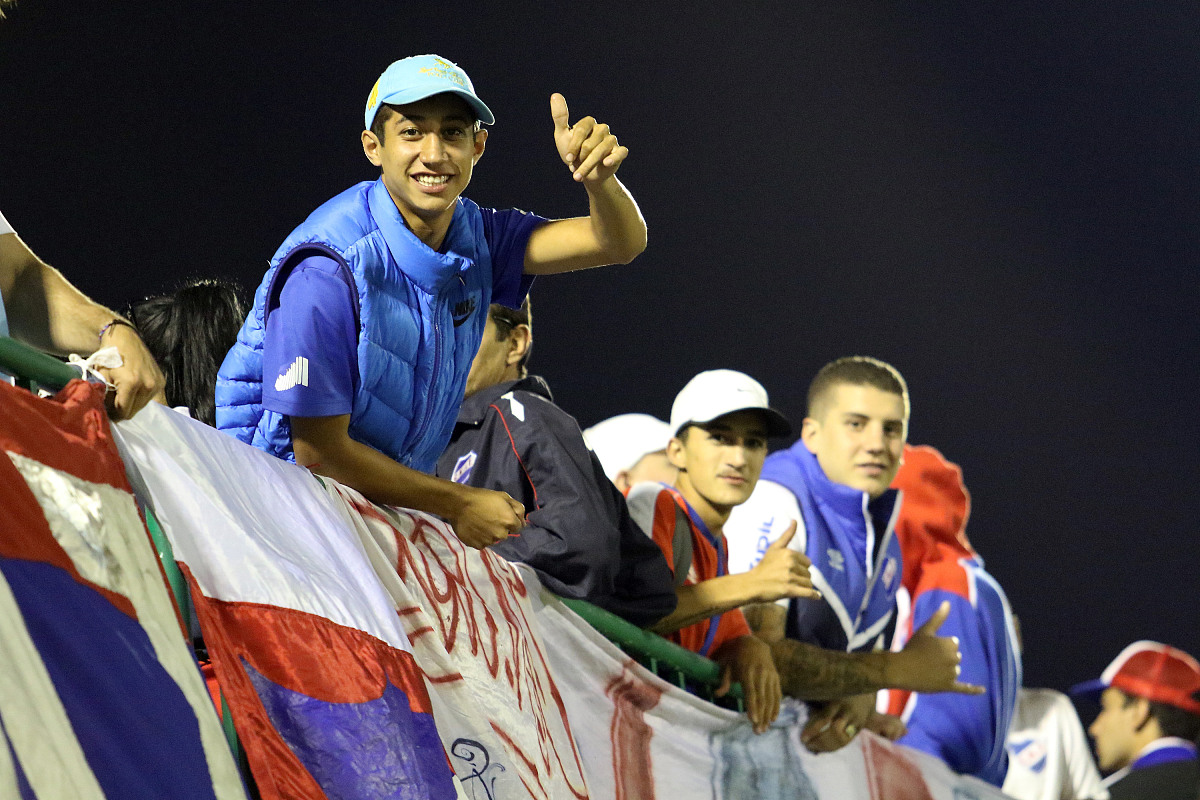 解决 CommandNotFoundError: No command 'conda version' 错误