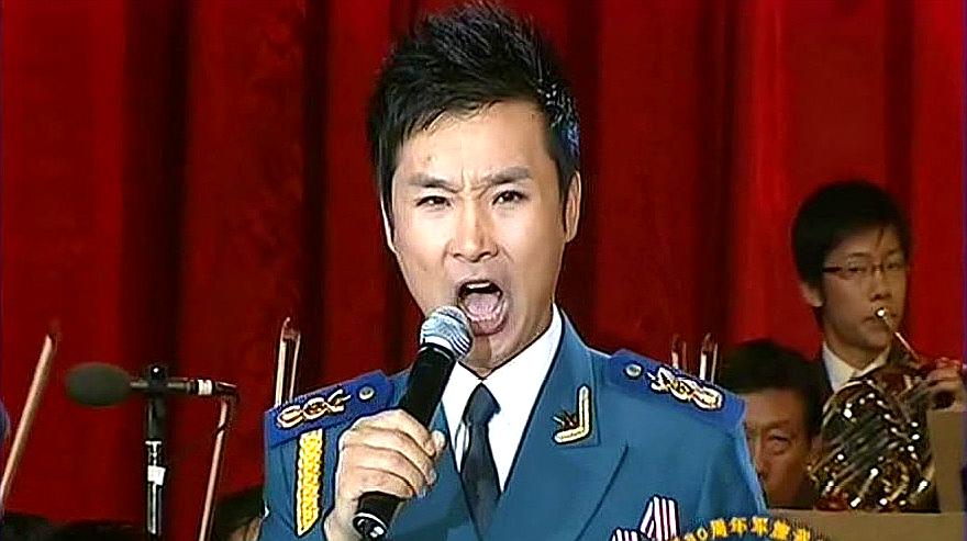 [图]刘和刚穿上军装演唱《兵之歌》,唱出了军人的豪迈情怀,帅气!