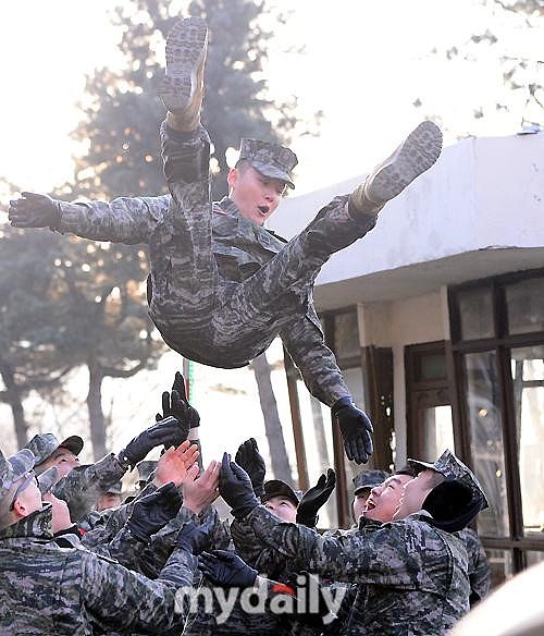 印度空降兵跳伞事故真相：33人跳伞，34人伤亡？