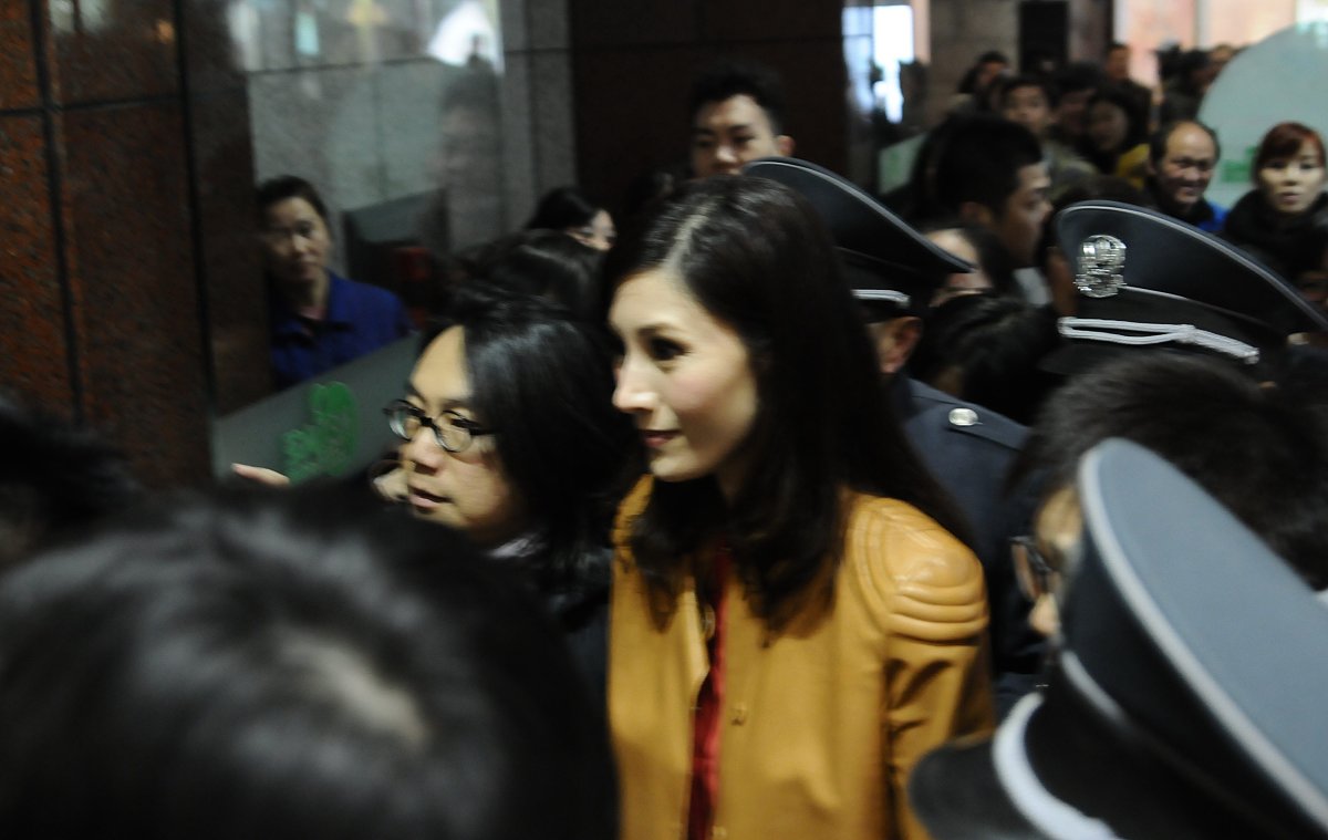 2012年3月10日,上海,李嘉欣现身某商场引起混乱.  ***_***李嘉欣+++_+
