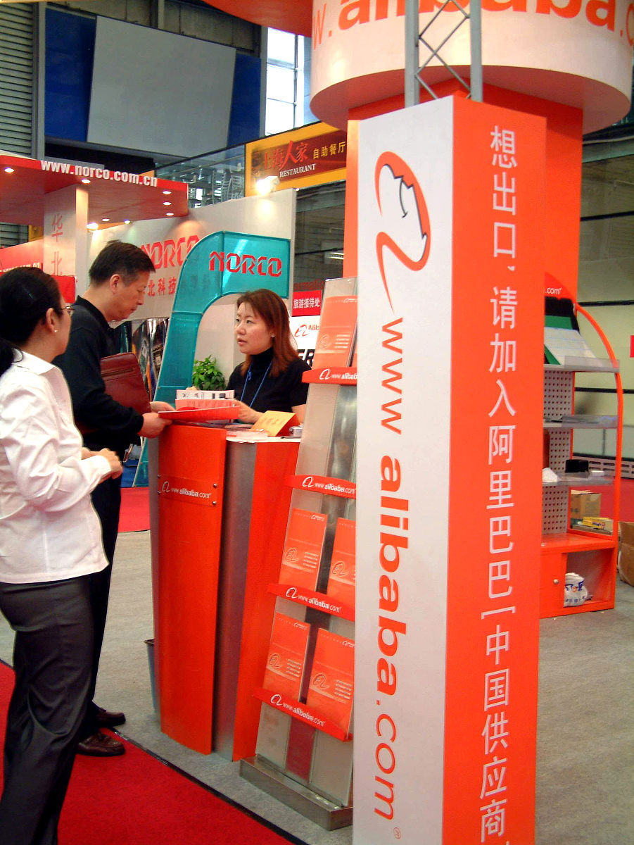 资料图片,阿里巴巴在上海展会中为中国出口企业服务.+++_+++阿里巴巴,