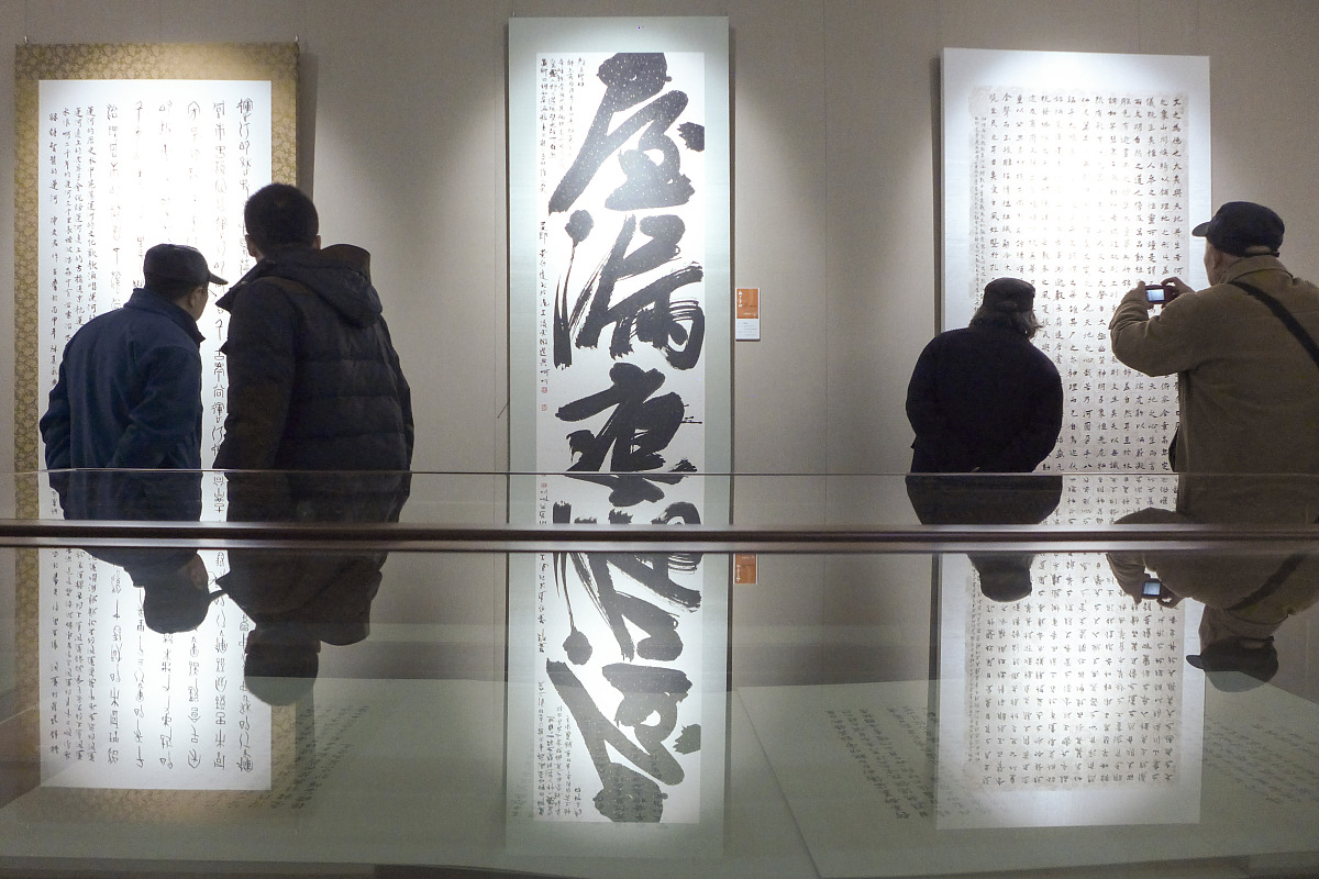 2016年12月7日,上海市第九届书法篆刻大展在上海市文联展厅开幕 .***_