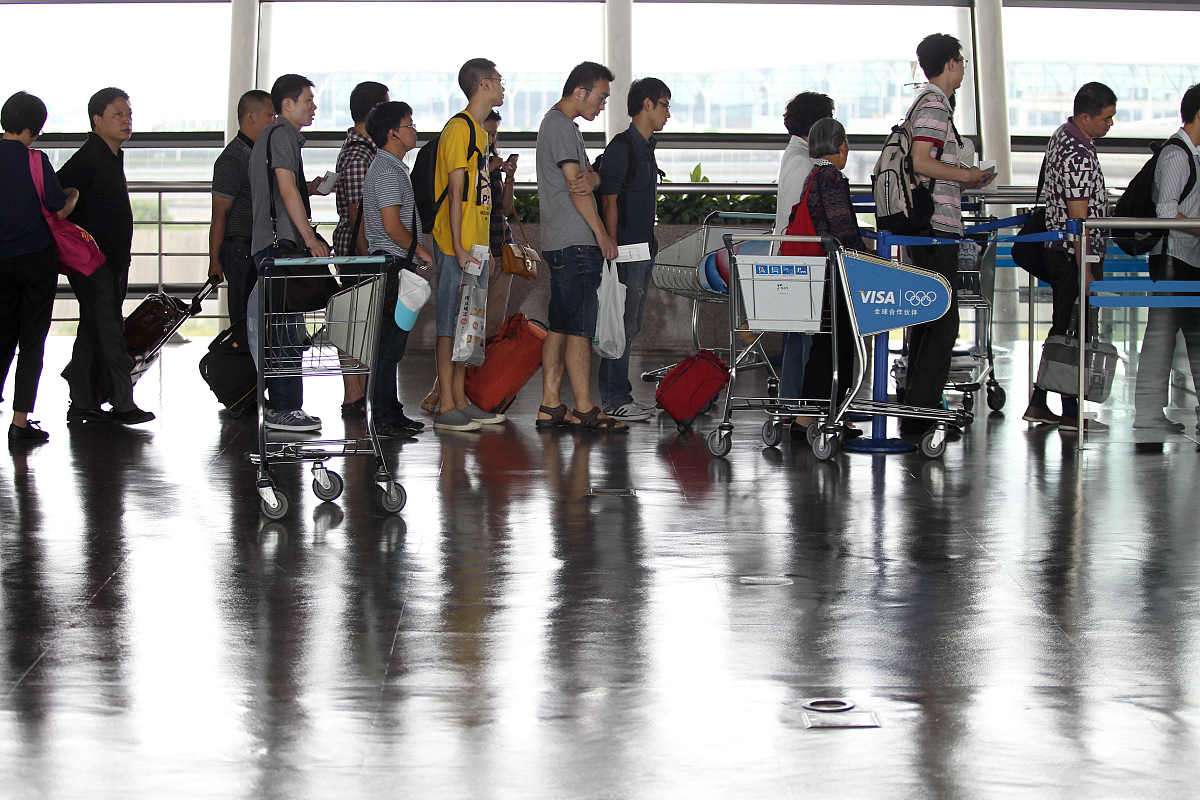 空姐一个月工资和开销揭秘：收入和支出大比拼