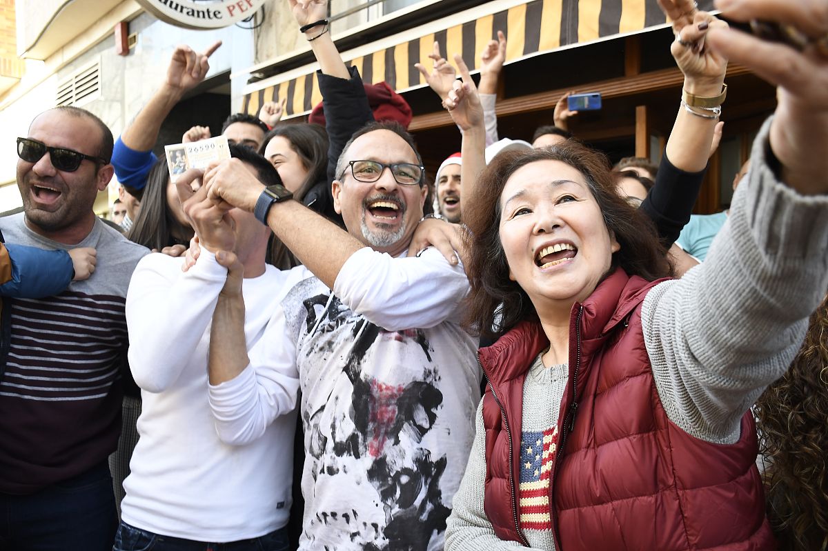 当地时间2019年12月22日,西班牙阿利坎特,西班牙圣诞彩票"大胖子"彩票