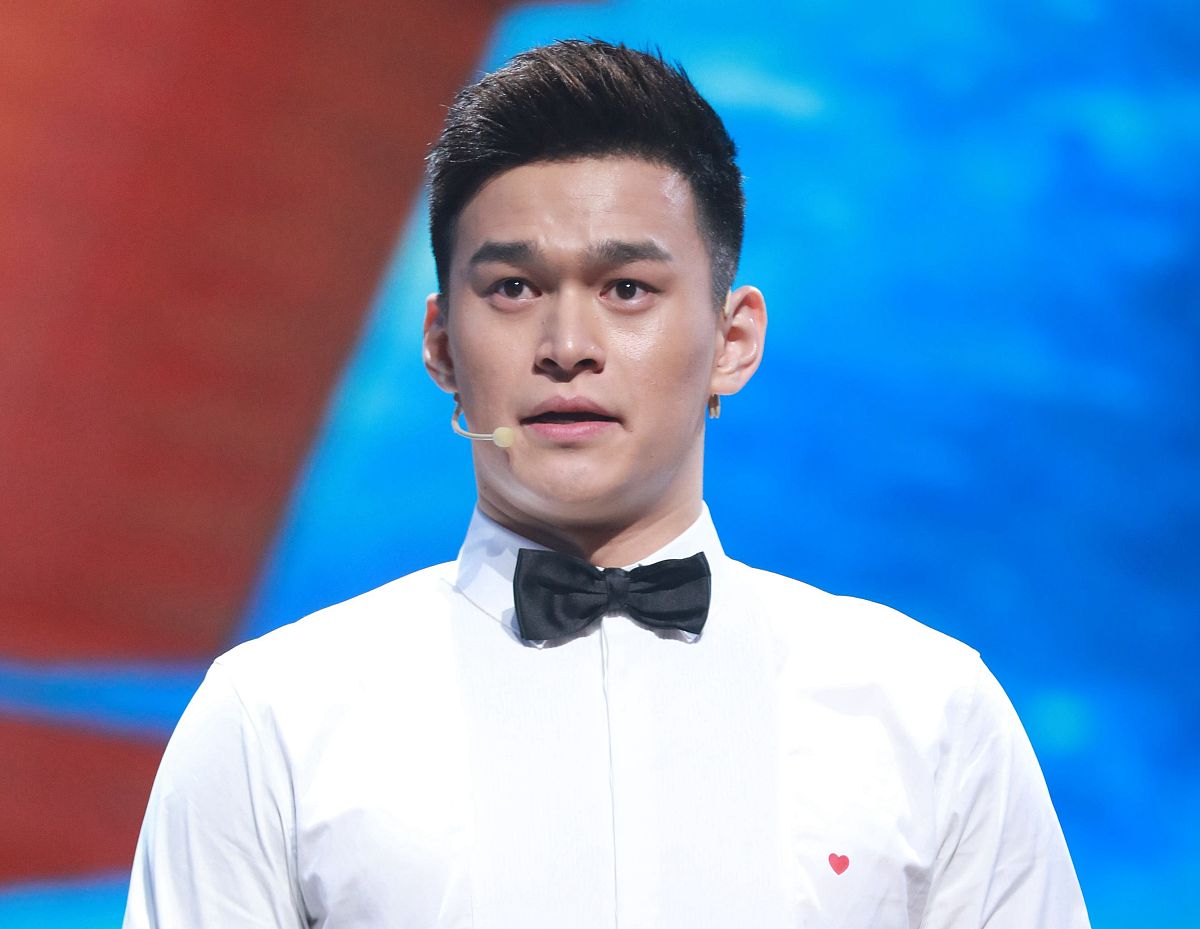 你好您好！有什么可以帮到您呢？有没有可以引用关于挫折的句子以下是一些关于挫折的句子供您参考：1 挫折是检验一个人意志力和耐力的试金石。2 最伟大的胜利并不是没有失败过而是在经历了挫折之后能够重新站起来。3 挫折是成长的必经之路只有越过它才能走向成功。4 当你感到无助时不要放弃因为那正是你需要坚持的时候。5 挫折可以让我们变得更加坚强和坚定因为只有在不断尝试并接受失败的过程中我们才能够找到正确的道路