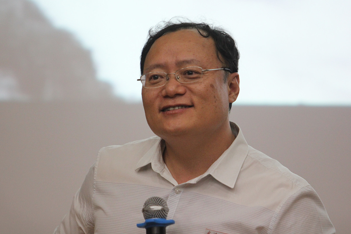 大学生自我成长报告1000字 - 提升学业、实践锻炼、综合素质