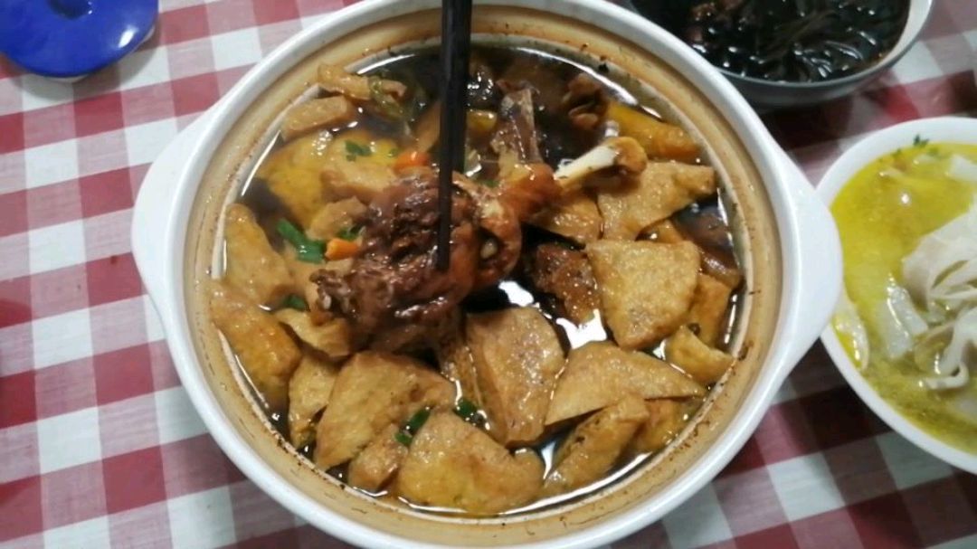 家常菜干子红烧鹅,鹅肉软烂,干子吸饱汤汁更美味!