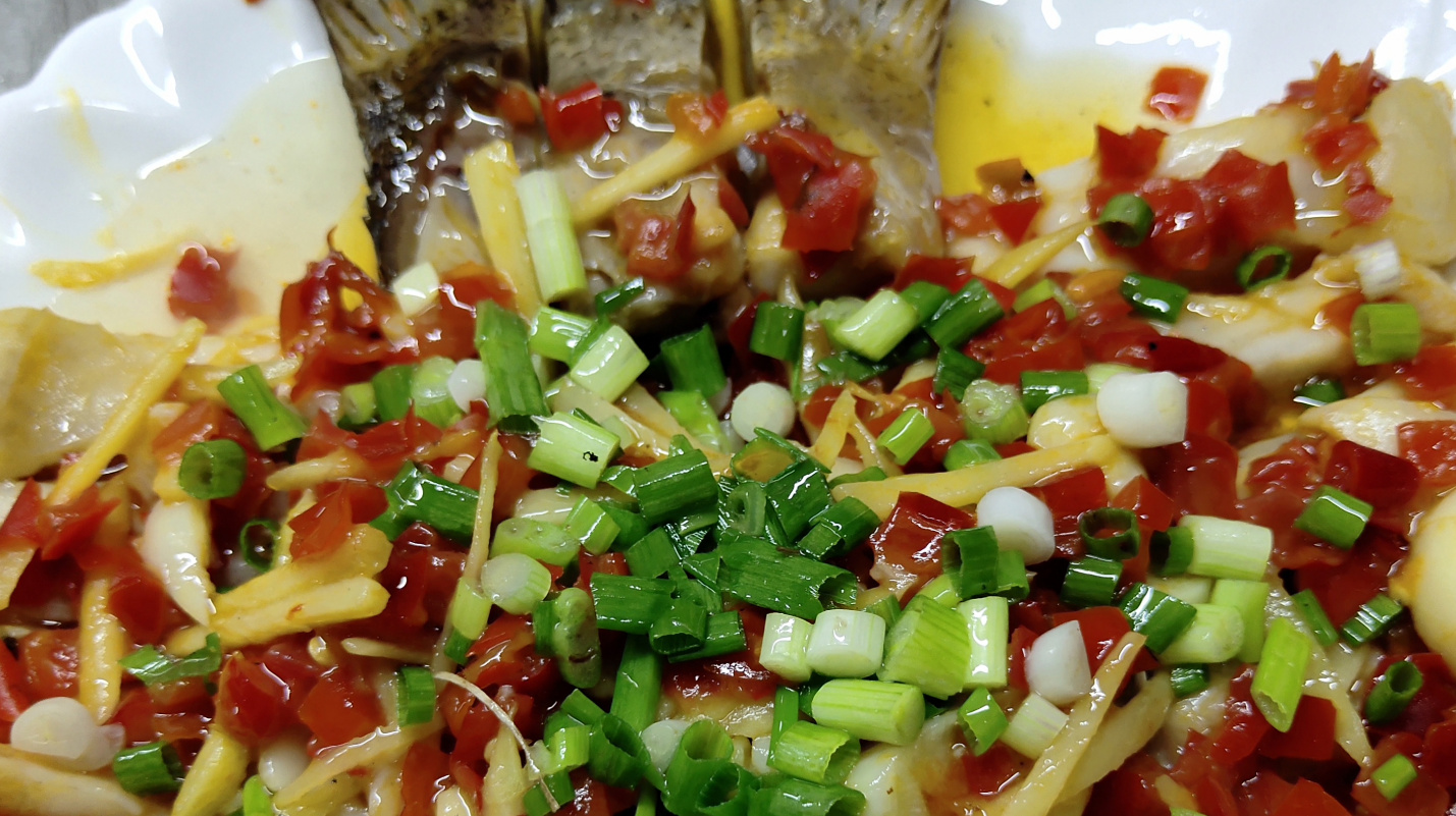 8斤大头鱼6食做法之剁椒蒸鱼腩,鲜香滑嫩,非常惹味的美食