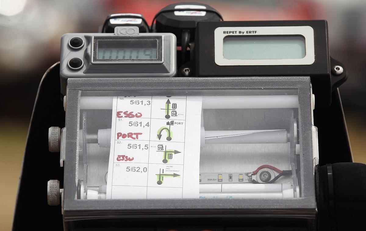 帮我把下面这句话翻译成英语 EPU291 软件Thermo Fisher被用来自动收集数据K2 检测器以每秒 5 个原始帧的记录速率和 6 秒的总曝光时间在计数模式下运行每个堆栈产生 30 帧总共 剂量为 63 e–Å2。