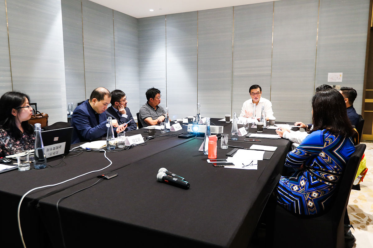 召开内部会议讨论项目初步合作方案