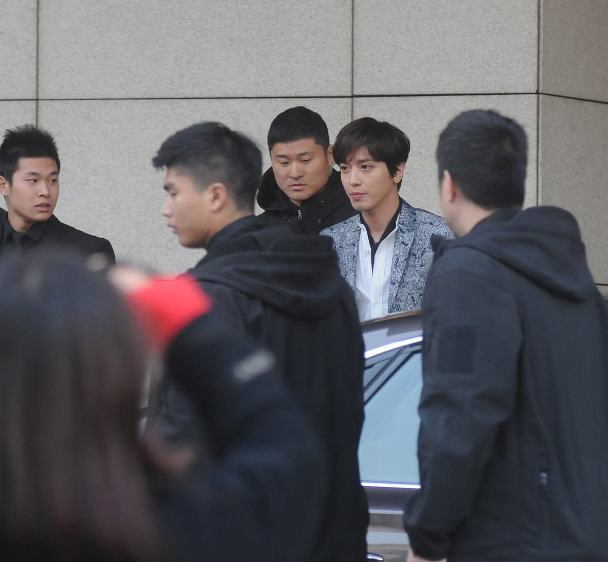 假设魏佳耀是一名16岁男高中生就读于江西省定南中学是一名同性恋写一篇他与同班同学陈栋豪的爱情故事