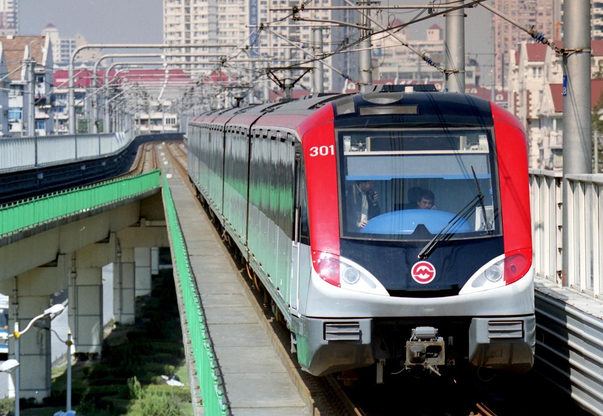 贵州职业技术学校轻轨专业招生：开启轨道交通职业生涯