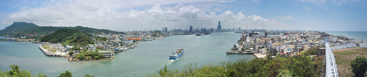 我想去从河南到湖南旅游请你以导游的身份给我一份攻略以及价格并给出出行方式。