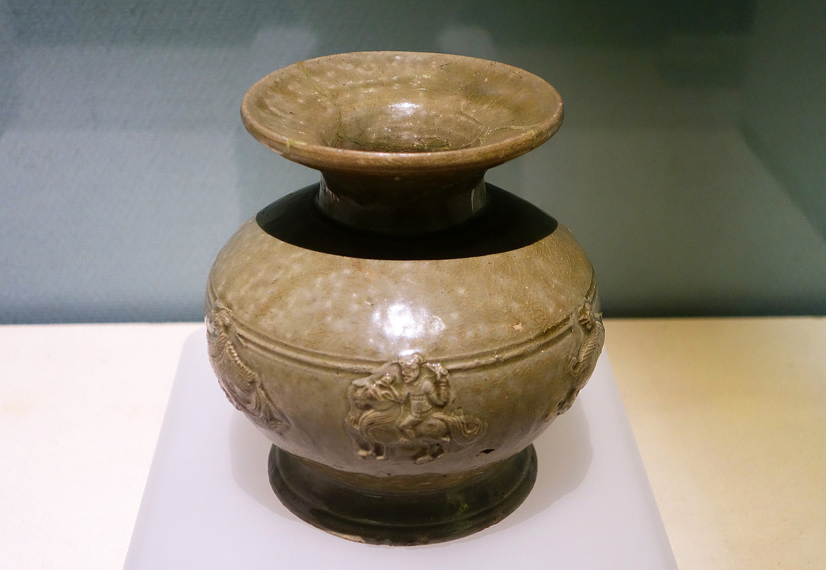 ***_***青瓷人骑狮纹唾壶,西晋,1970年湖北鄂州市钢铁厂630工地5号墓